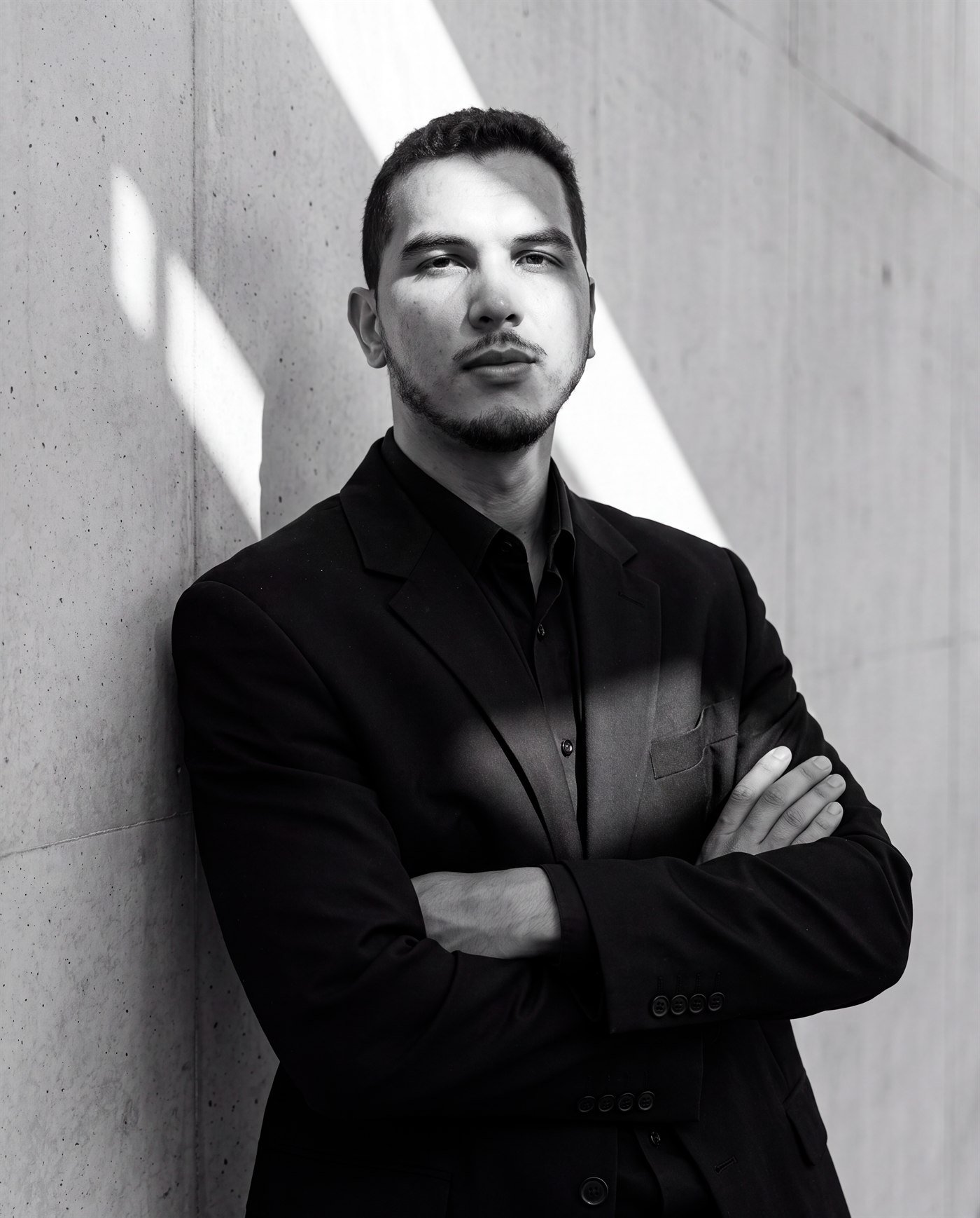 Bruno Alves, fundador da Impulsione, em retrato preto e branco